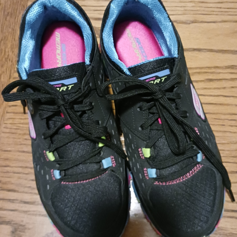 Tennis  shoes